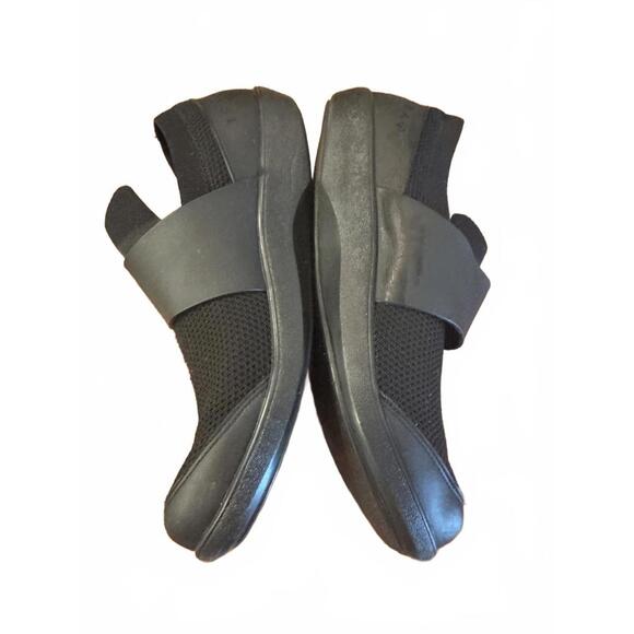 Traq by Alergria Comfortable Black Slip-On Shoes with Velcro Strap size 42 - Picture 2 of 7